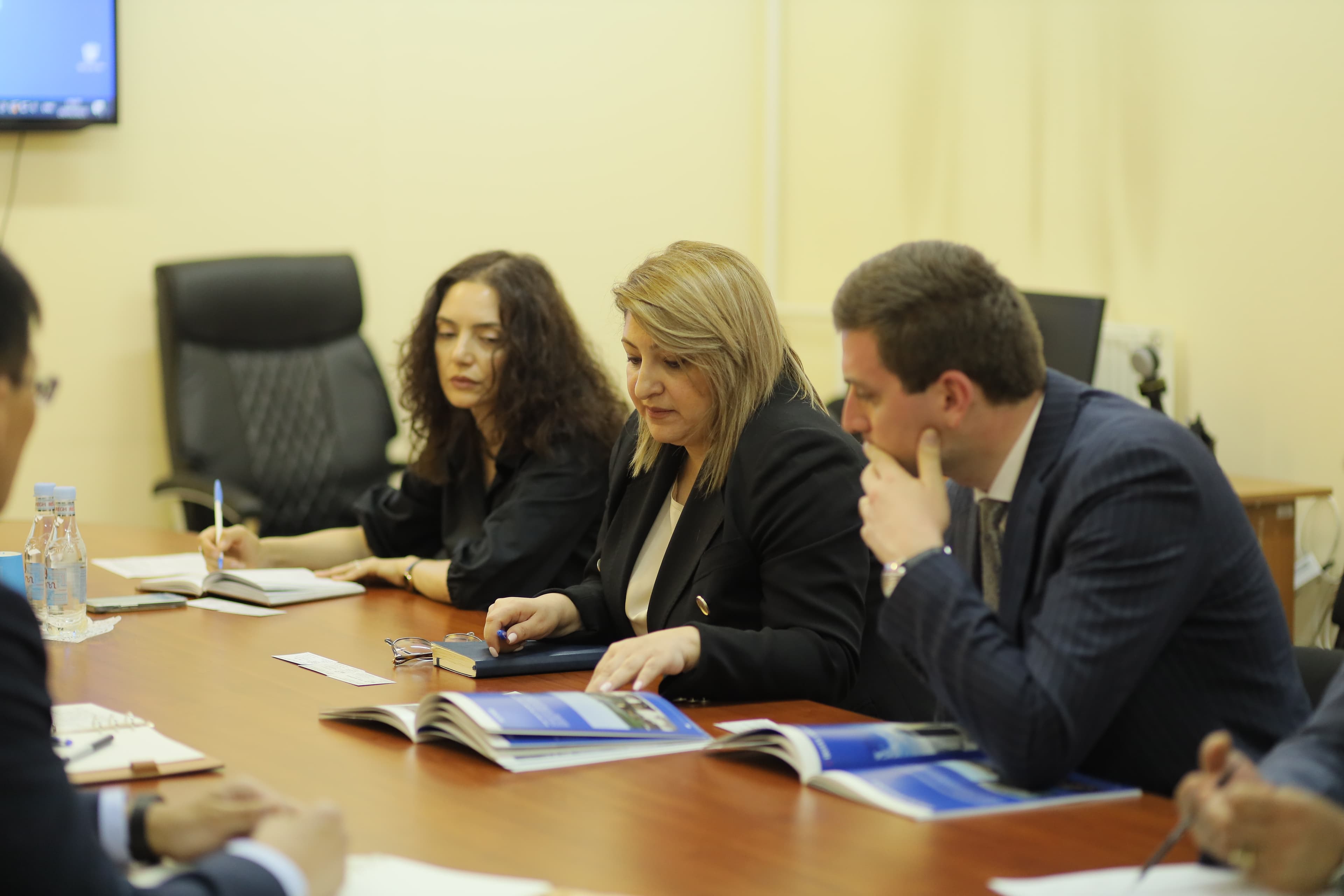 ՀՀ ՏԿԵ նախարարի տեղակալներ Արմեն Սիմոնյանը և Քրիստինե Ղալեչյանն ընդունել են CCECC ընկերության փոխտնօրեն Գուան Ցզյասինի գլխավորած պատվիրակության