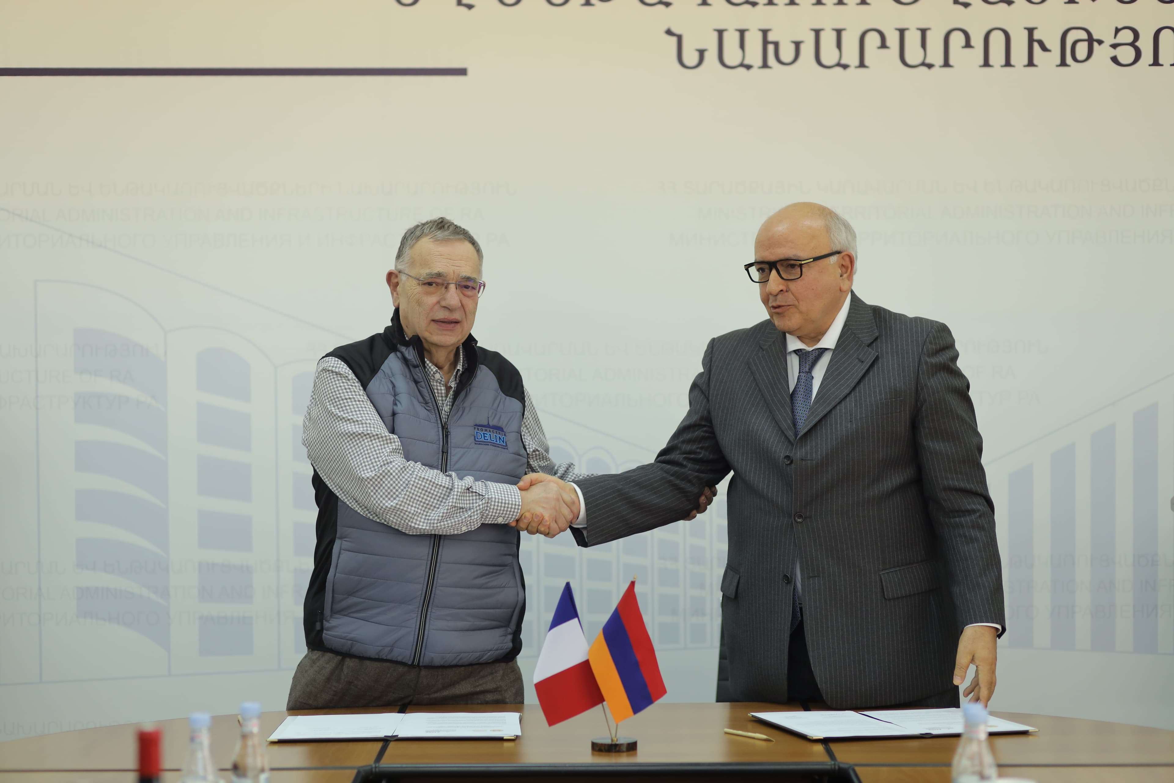 ՀՀ ՏԿԵ  նախարարի տեղակալ Վաչե Տերտերյանը հանդիպել է Կոտ դ'Օր դեպարտամենտի Գյուղական համայնքների /գյուղապետերի/ ասոցիցիայի նախագահ, Աղսոյի գյուղապետ Բռունո Բեթնոյի գլխավորած պատվիրակությանը
