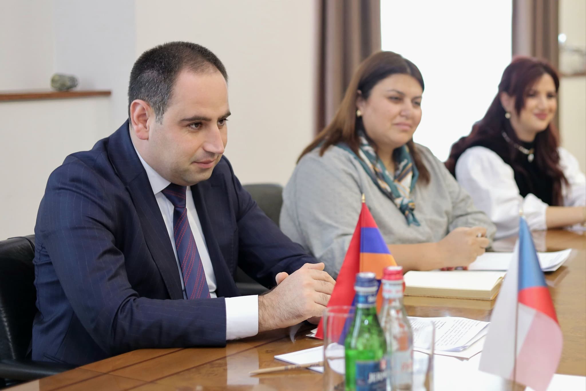 ՀՀ ՏԿԵ նախարար Դավիթ Խուդաթյանն ընդունել է Հայաստանի Հանրապետությունում Չեխիայի Հանրապետության արտակարգ և լիազոր դեսպան Պետր Պիրունչիկին