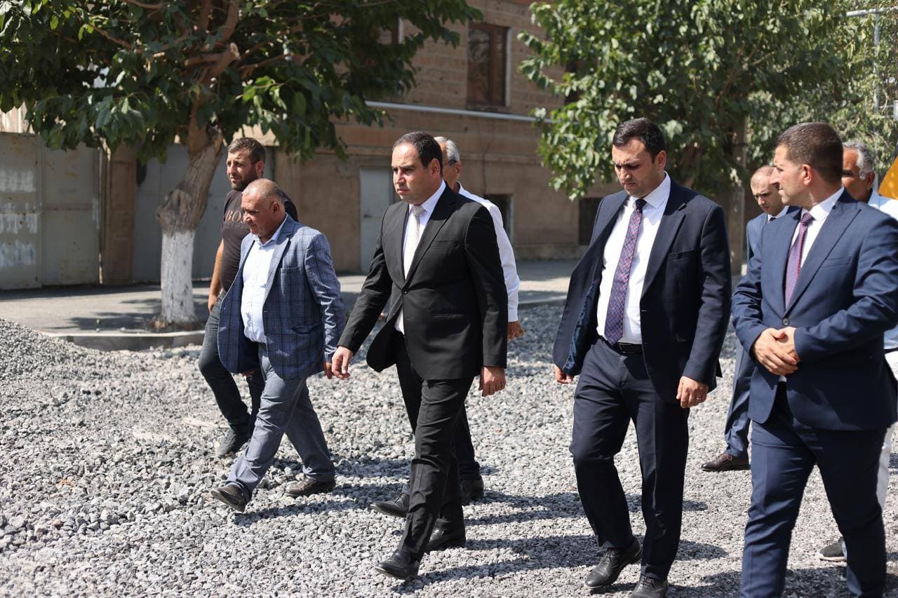 ՀՀ ՏԿԵ նախարար Դավիթ Խուդաթյանն այցելել է Վաղարշապատ համայնքի մի շարք շինհրապարակներ