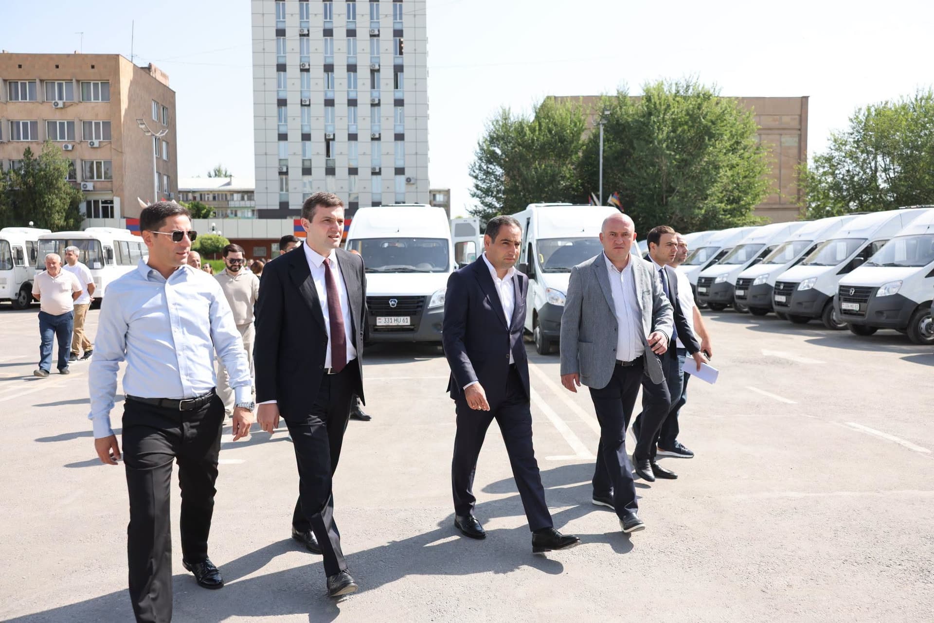ՏԿԵ նախարար Դավիթ Խուդաթյանը ծանոթացել է Արարատի մարզի միասնական երթուղային ցանցի նոր տրանսպորտային միջոցների ամբողջական խմբաքանակին