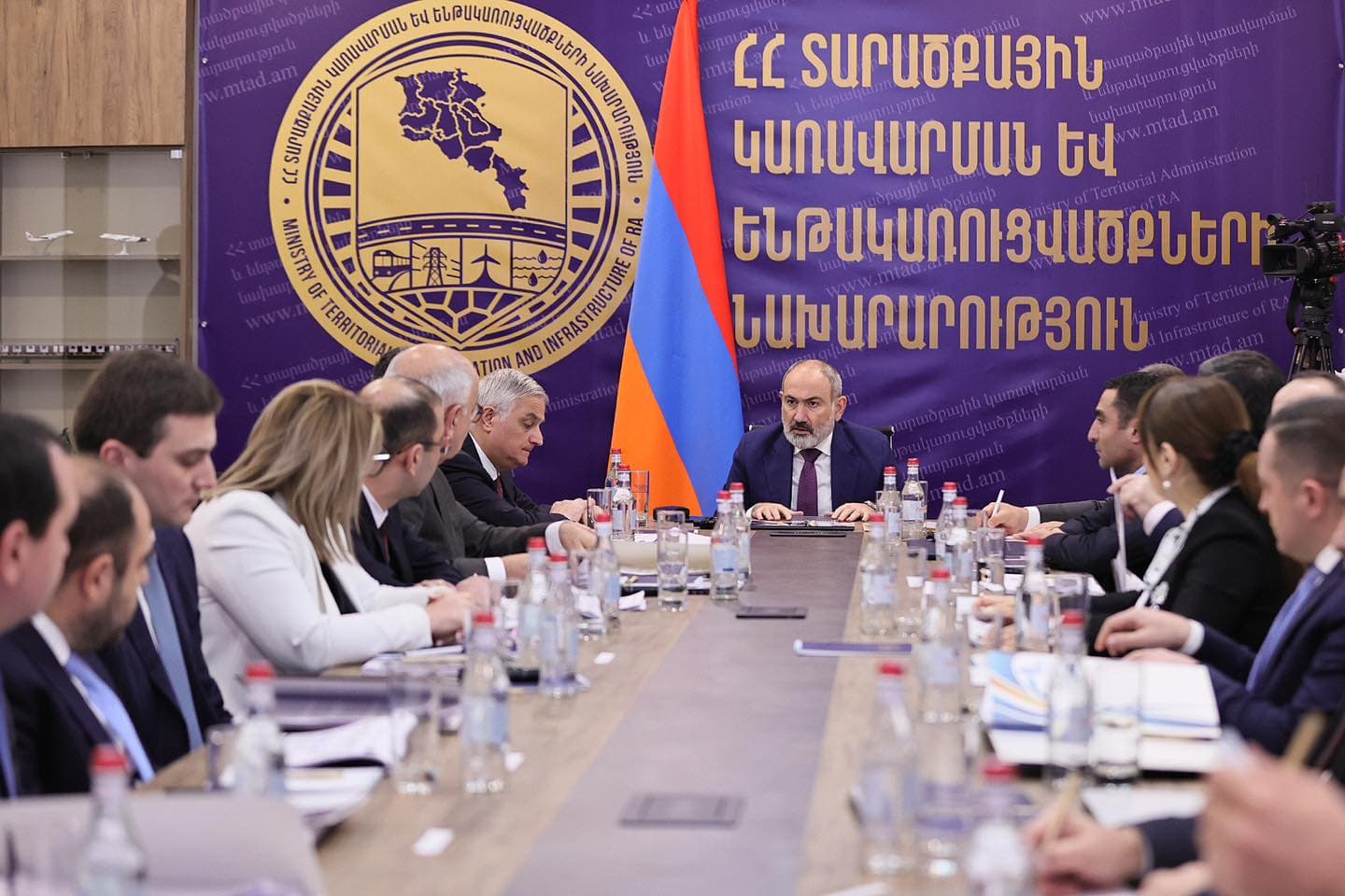 Վարչապետ Նիկոլ Փաշինյանն այցելել է Տարածքային կառավարման և ենթակառուցվածքների նախարարություն՝ գերատեսչության 2023թ. գործունեության հաշվետվությունը քննարկելու նպատակով