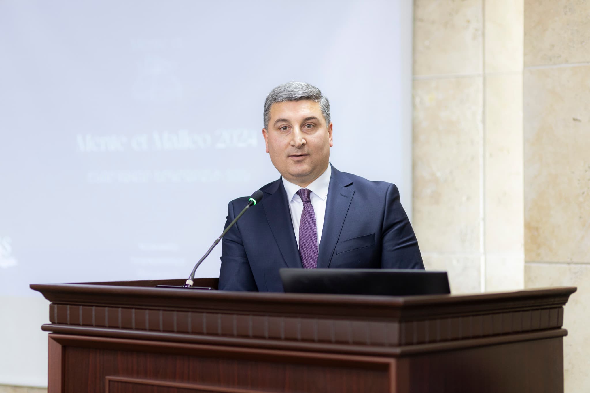 ՀՀ ՏԿԵ նախարար Գնել Սանոսյանը ԵՊՀ-ում մասնակցել է Երկրաբանի օրվան նվիրված միջոցառմանը