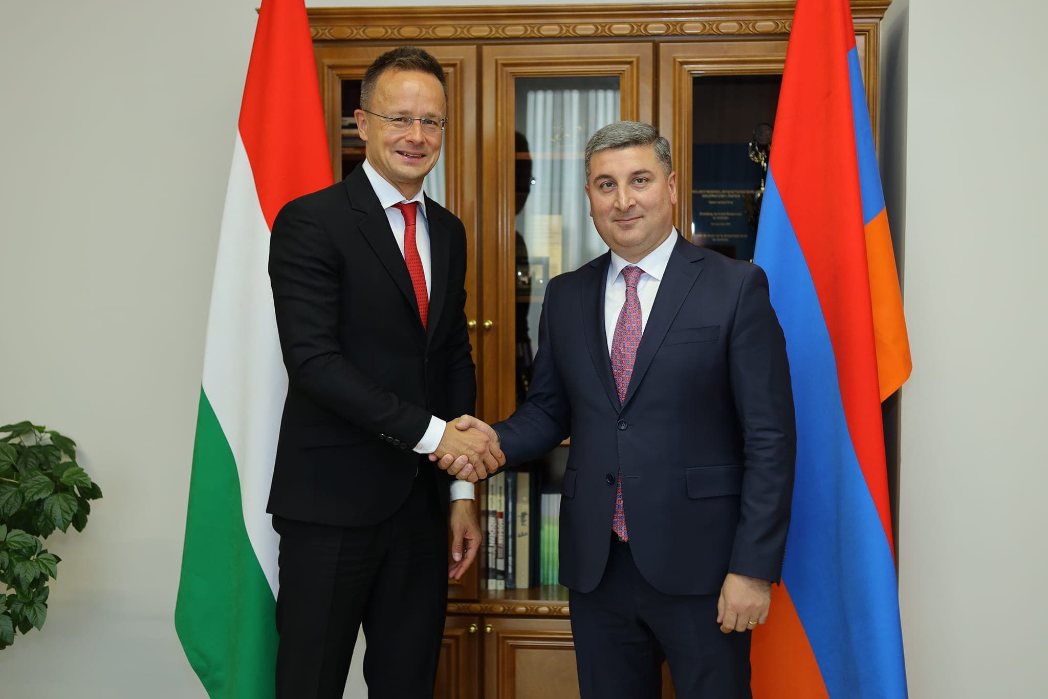ՀՀ ՏԿԵ նախարար Գնել Սանոսյանն ընդունել է Հունգարիայի ԱԳ նախարար Պետեր Սիյարտոյի գլխավորած պատվիրակությանը
