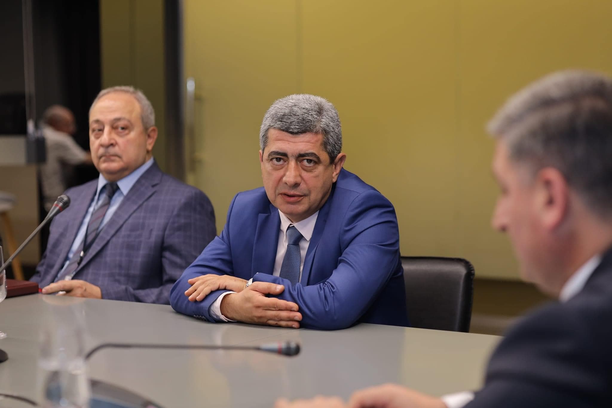 ՀՀ ՏԿԵ նախարար Գնել Սանոսյանը «Հայաէրոնավիգացիա» ՓԲԸ-ի աշխատակազմին է ներկայացրել նորանշանակ գլխավոր տնօրեն Վարդան Չիլինգարյանին