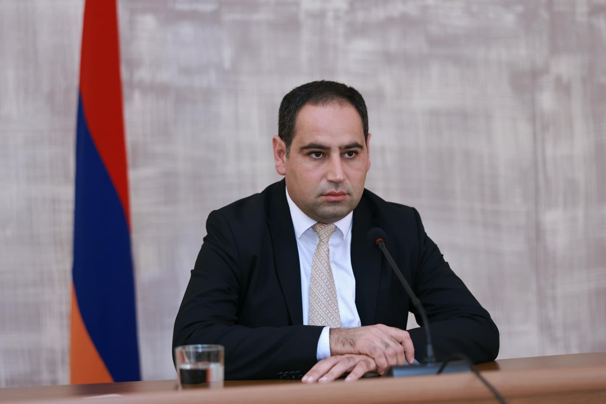 ՀՀ ՏԿԵ նախարար Դավիթ Խուդաթյանը Վայոց ձորի մարզպետի աշխատակազմին է ներկայացրել նորանշանակ մարզպետին